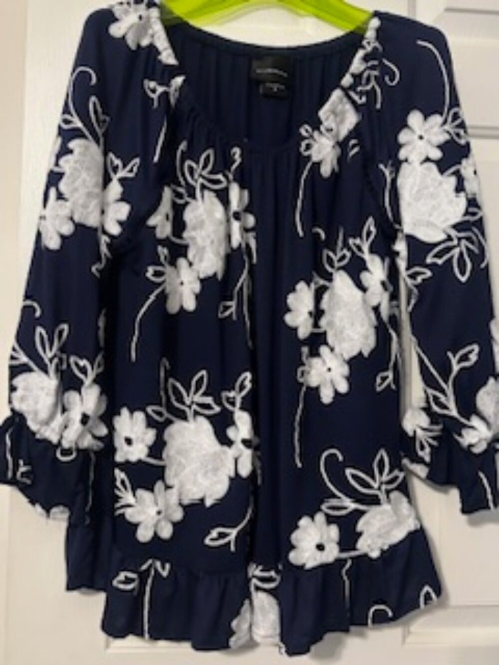 Navy blue, embroidered 3/4 sleeve top Sz S